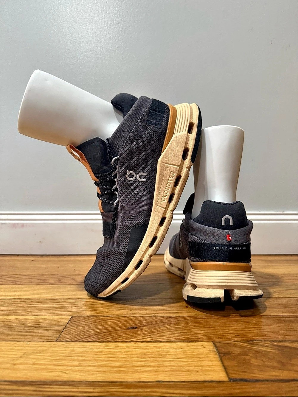 On Cloud 5 Athletic Shoes Black & Tan US 10.5